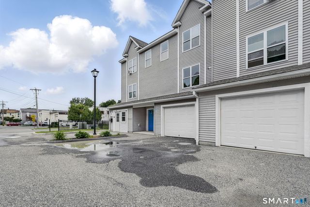 62 Chestnut St Extension 16, Danbury, CT 06810