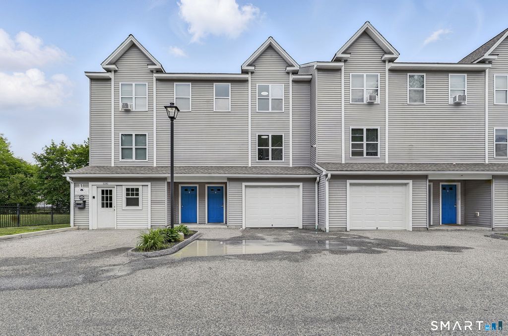 62 Chestnut St Extension 16, Danbury, CT 06810