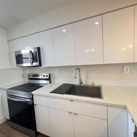 8425 NW 8th Street 406, Miami, FL 33126