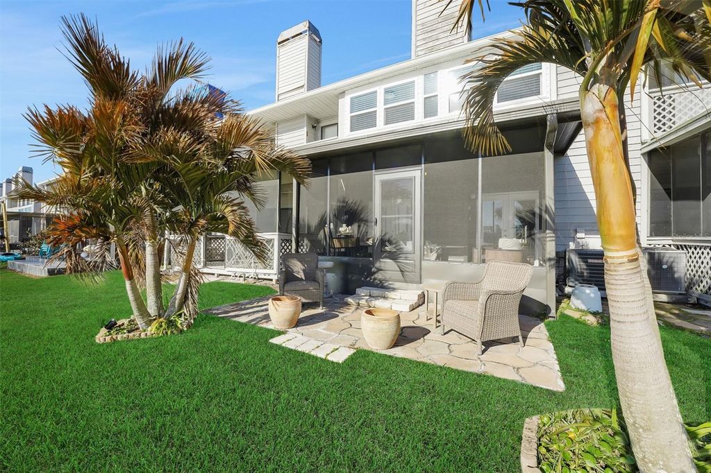 Image 2 of property listing at 410 ORANGE BLOSSOM DRIVE, Winter Haven, FL 33880