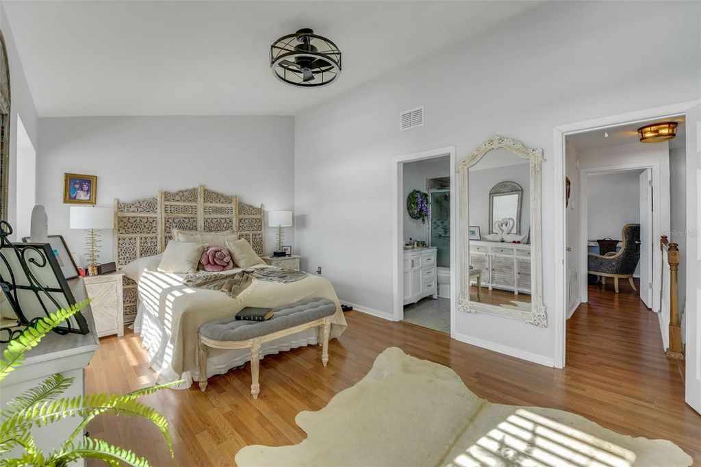 Image 16 of property listing at 410 ORANGE BLOSSOM DRIVE, Winter Haven, FL 33880