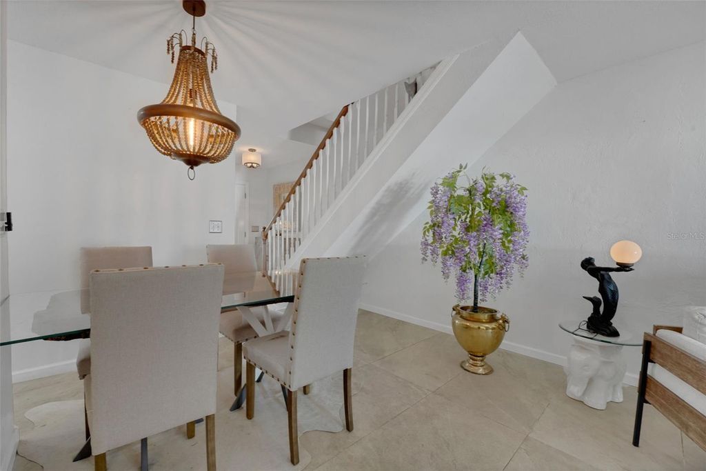 Image 8 of property listing at 410 ORANGE BLOSSOM DRIVE, Winter Haven, FL 33880