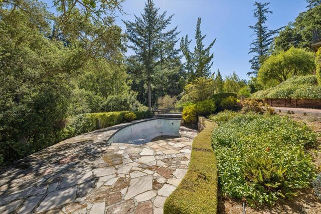 496 Raymundo Drive, Woodside, CA 94062