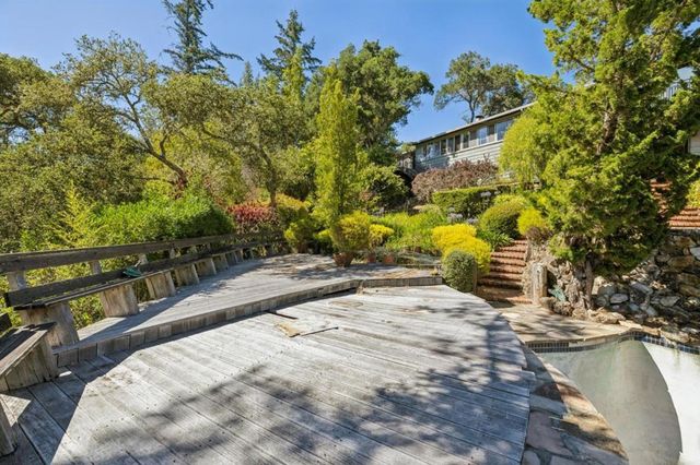 496 Raymundo Drive, Woodside, CA 94062