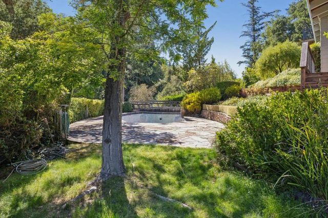 496 Raymundo Drive, Woodside, CA 94062