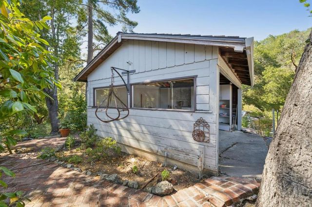 496 Raymundo Drive, Woodside, CA 94062