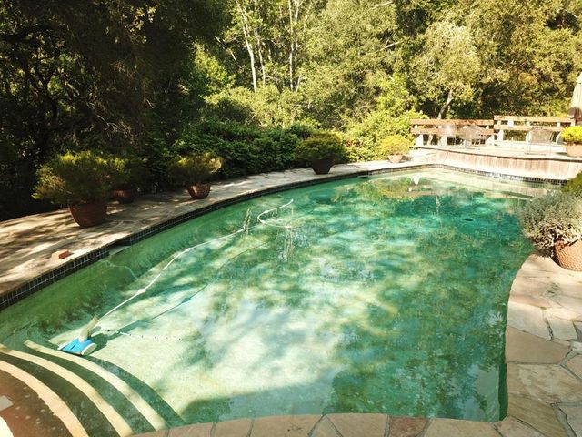 496 Raymundo Drive, Woodside, CA 94062