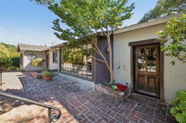 496 Raymundo Drive, Woodside, CA 94062