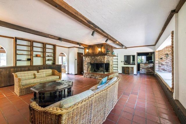 496 Raymundo Drive, Woodside, CA 94062