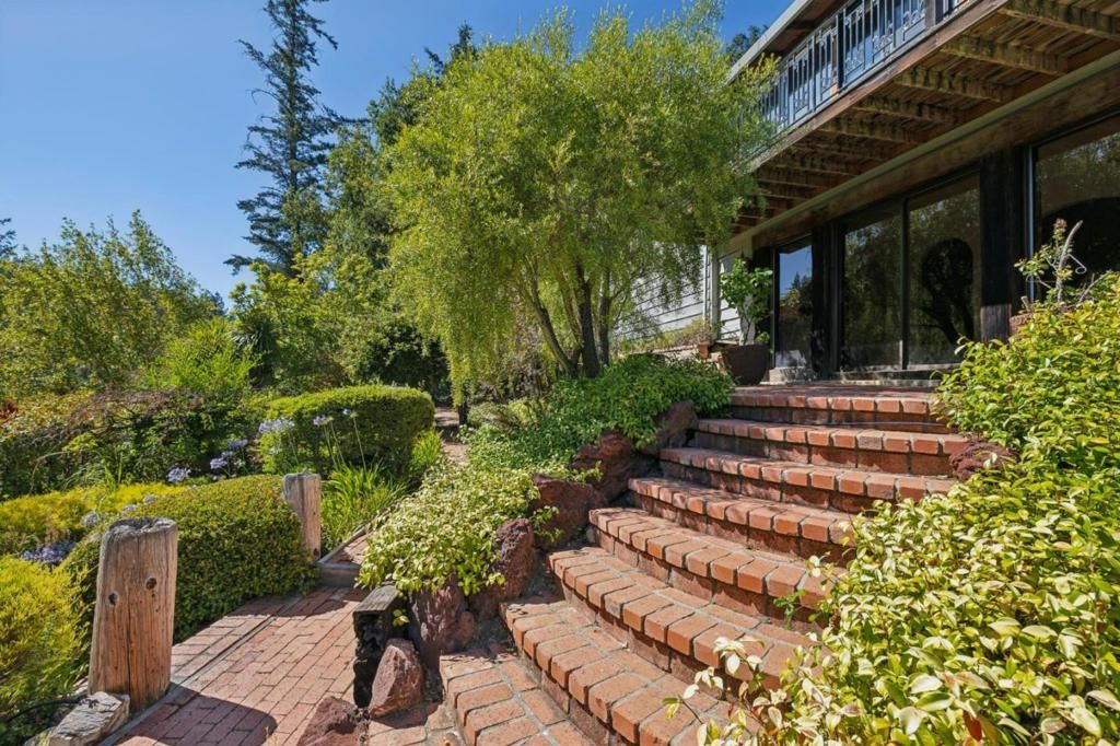 Image 18 of property listing at 496 Raymundo Drive, Woodside, CA 94062