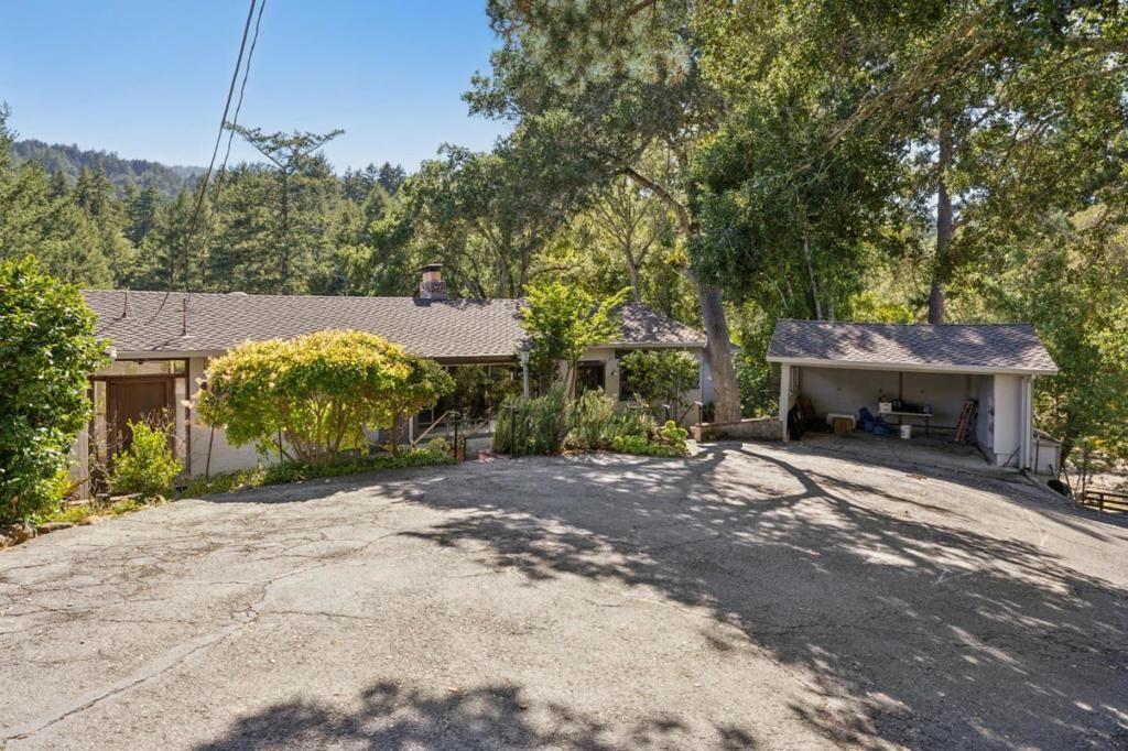 Image 2 of property listing at 496 Raymundo Drive, Woodside, CA 94062