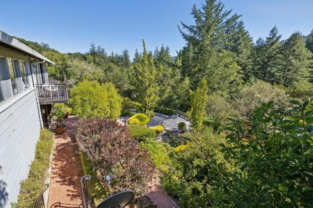 Image 21 of property listing at 496 Raymundo Drive, Woodside, CA 94062