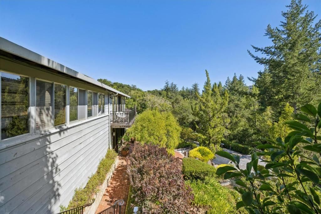 Image 22 of property listing at 496 Raymundo Drive, Woodside, CA 94062