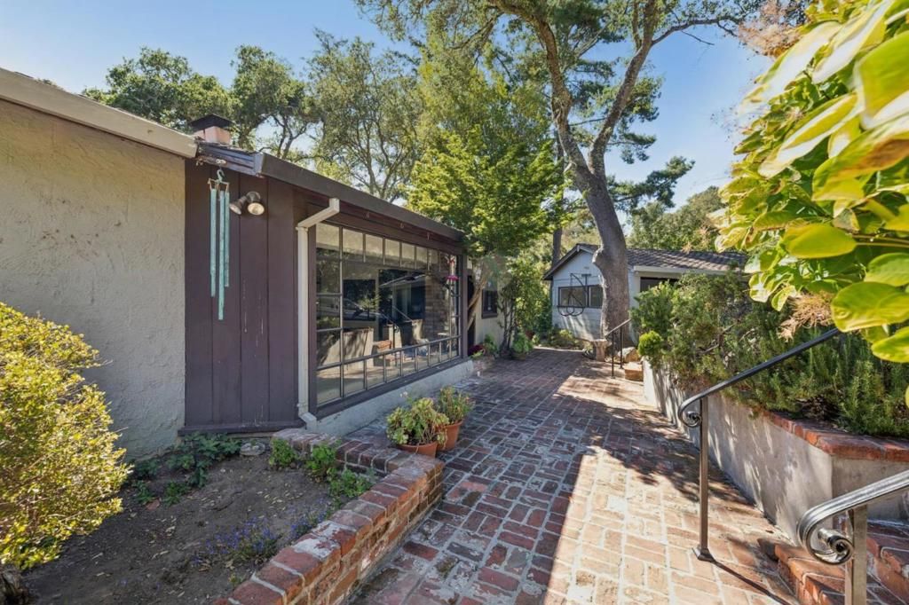 Image 27 of property listing at 496 Raymundo Drive, Woodside, CA 94062