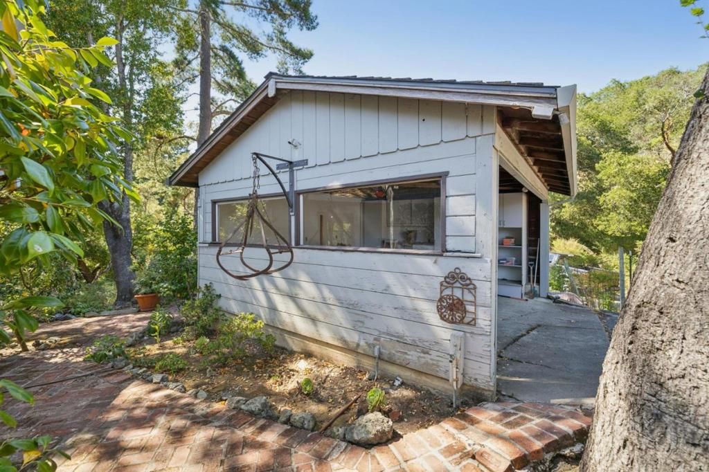 Image 28 of property listing at 496 Raymundo Drive, Woodside, CA 94062