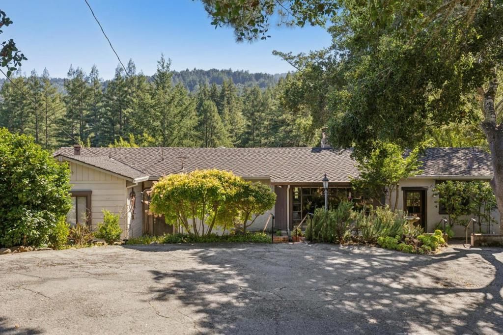 Image 3 of property listing at 496 Raymundo Drive, Woodside, CA 94062
