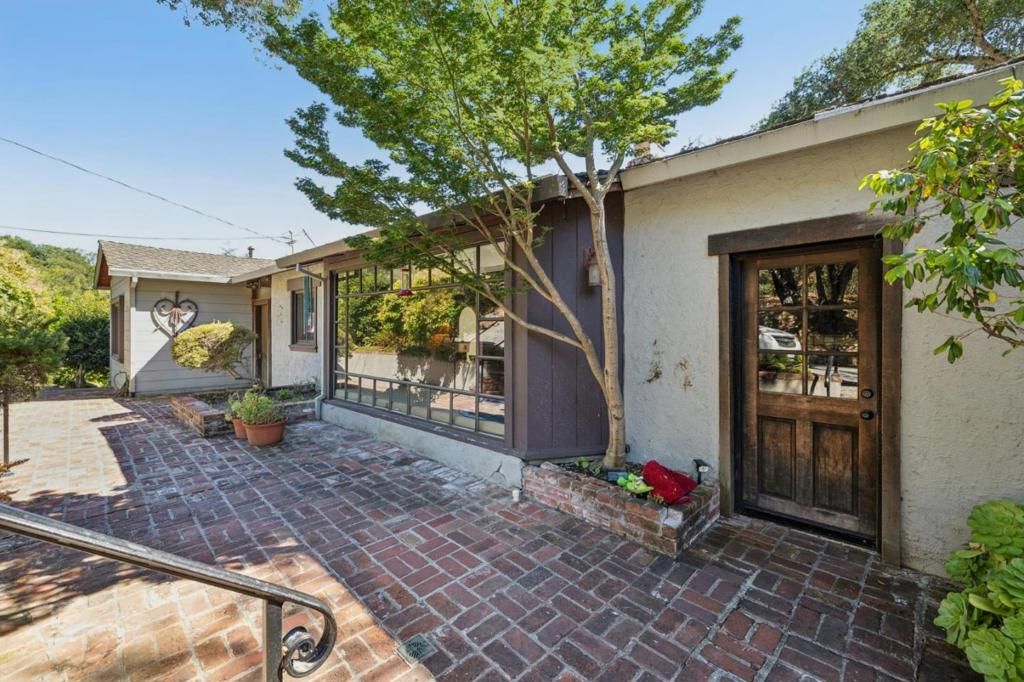 Image 5 of property listing at 496 Raymundo Drive, Woodside, CA 94062