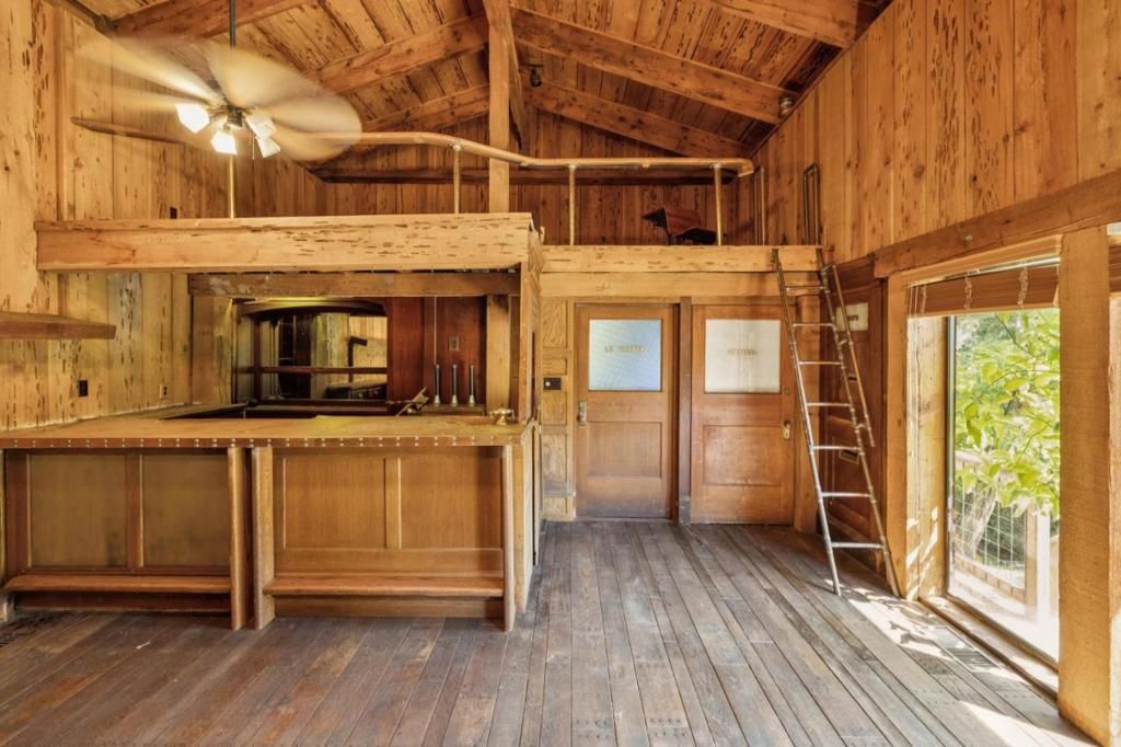 Image 7 of property listing at 496 Raymundo Drive, Woodside, CA 94062