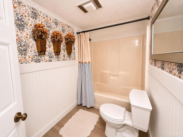 1602 Pine Tree Ln, West Carrollton, OH 45449