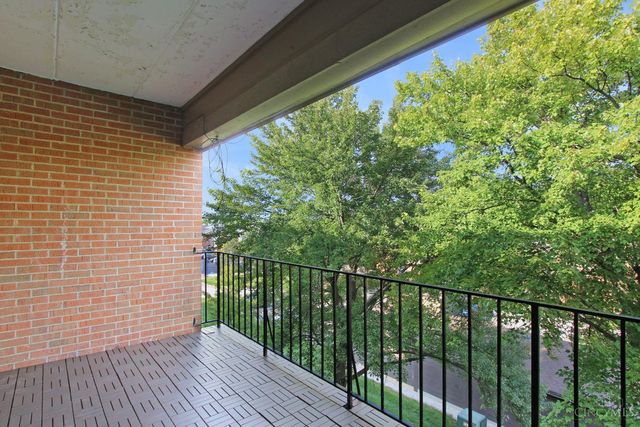 1602 Pine Tree Ln, West Carrollton, OH 45449