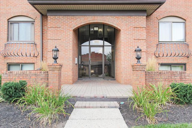 1602 Pine Tree Ln, West Carrollton, OH 45449