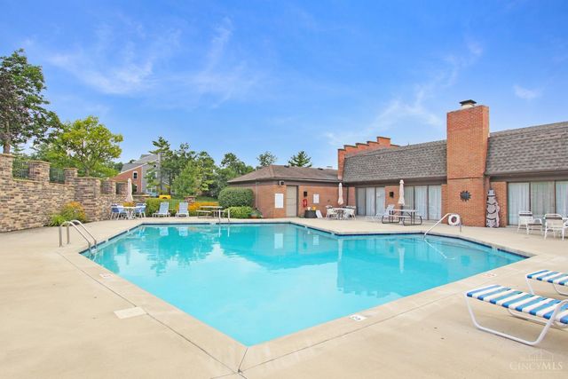 1602 Pine Tree Ln, West Carrollton, OH 45449