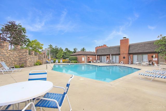 1602 Pine Tree Ln, West Carrollton, OH 45449