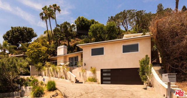 8657 Metz Place, West Hollywood, CA 90069