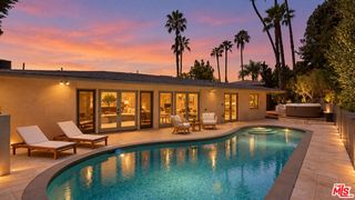 8657 Metz Place, West Hollywood, CA 90069