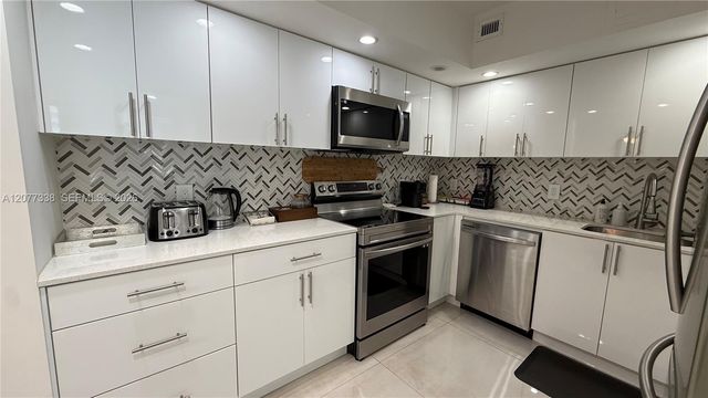 5600 Collins Avenue 11C, Miami Beach, FL 33140
