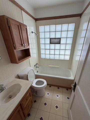 2540 Altoona Street, Flint, MI 48504