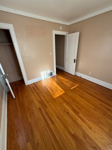 2540 Altoona Street, Flint, MI 48504