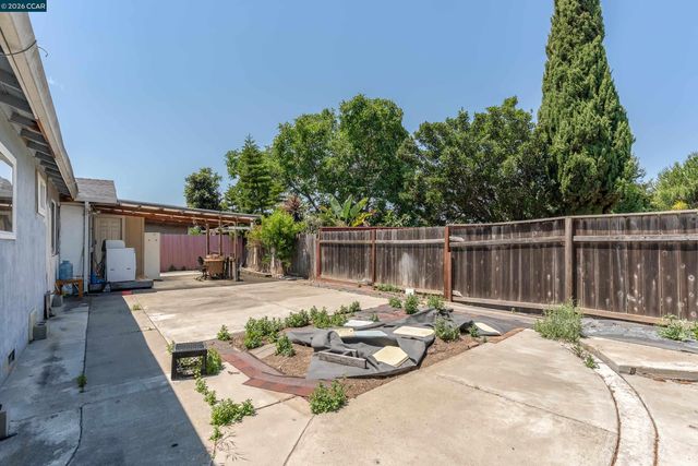 2480 Shield Dr, Union City, CA 94587