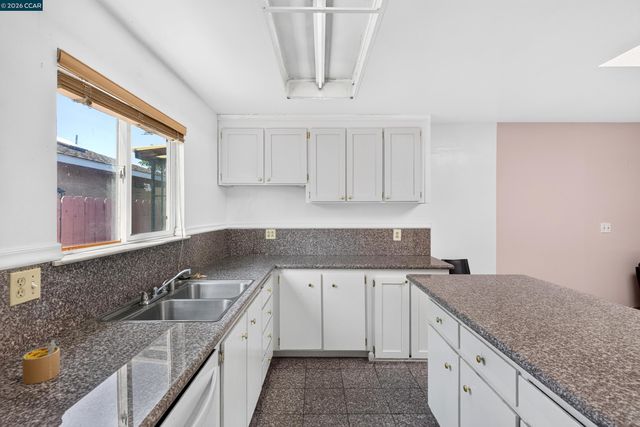 2480 Shield Dr, Union City, CA 94587