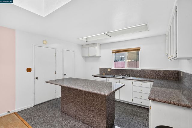 2480 Shield Dr, Union City, CA 94587