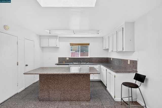 2480 Shield Dr, Union City, CA 94587