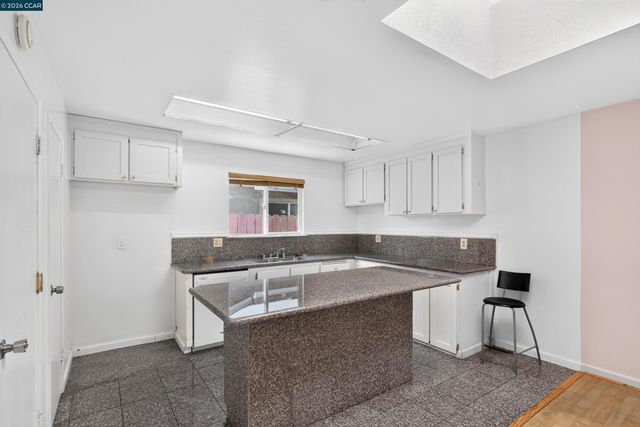 2480 Shield Dr, Union City, CA 94587