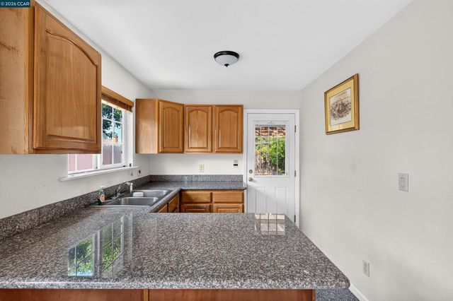 2480 Shield Dr, Union City, CA 94587