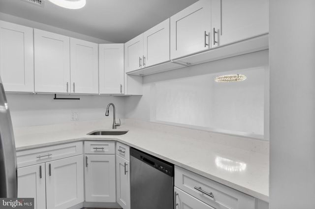 4912-B DUNBARTON RD, Mount Laurel, NJ 08054