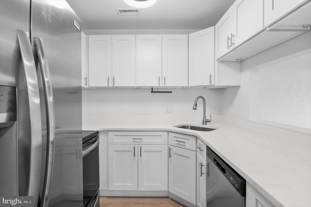 4912-B DUNBARTON RD, Mount Laurel, NJ 08054
