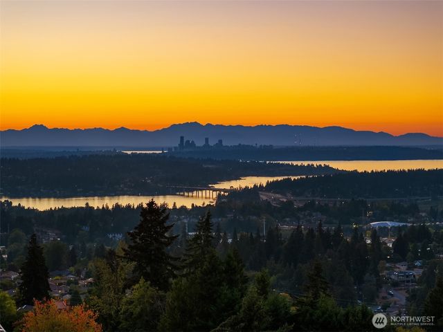 14100 SE 44th Street, Bellevue, WA 98006