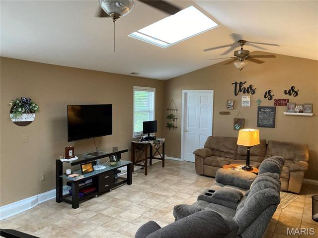 22169 NW Service Road, Warrenton, MO 63383