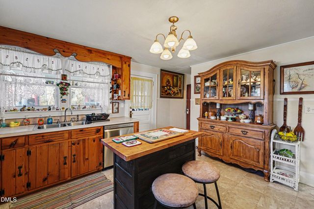 1729 S Scales Street, Reidsville, NC 27320