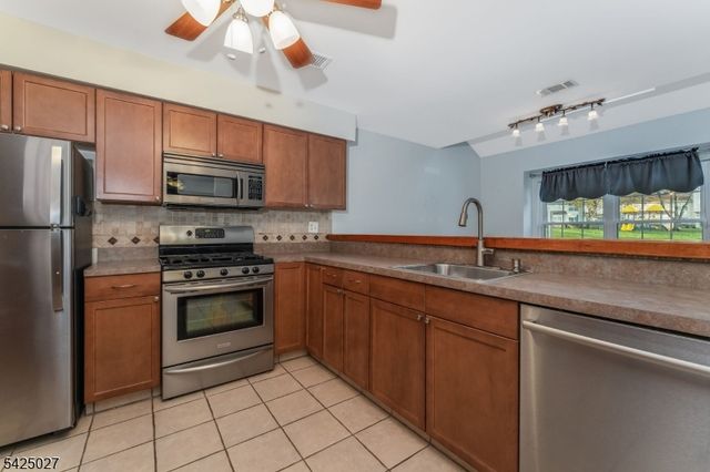 205 Chatsworth Dr, Franklin Twp., NJ 08873