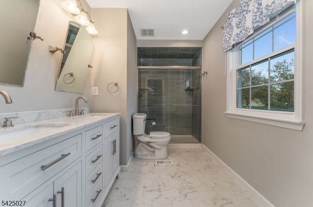 205 Chatsworth Dr, Franklin Twp., NJ 08873