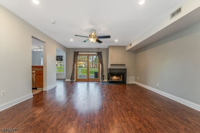 205 Chatsworth Dr, Franklin Twp., NJ 08873