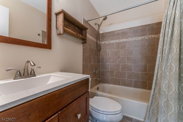 205 Chatsworth Dr, Franklin Twp., NJ 08873