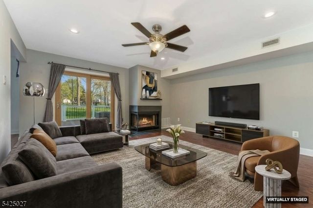 205 Chatsworth Dr, Franklin Twp., NJ 08873