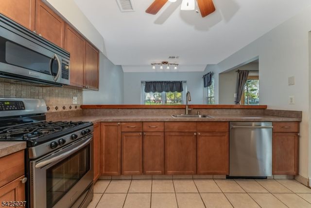 205 Chatsworth Dr, Franklin Twp., NJ 08873