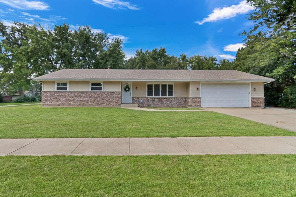 1856 Magnolia Avenue, Gurnee, IL 60031